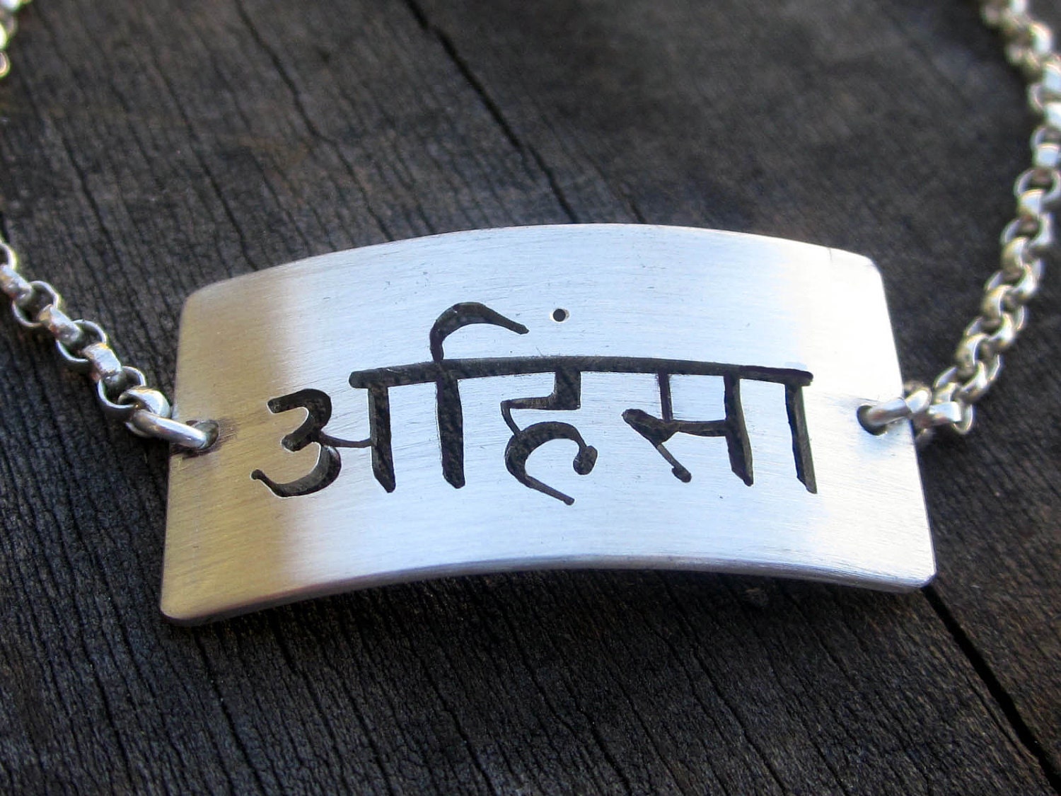Ahimsa Handgeschnittenes Sanskrit Armband | Yoga Lifestyle Schmuck Von Donnaodesigns von donnaOdesigns