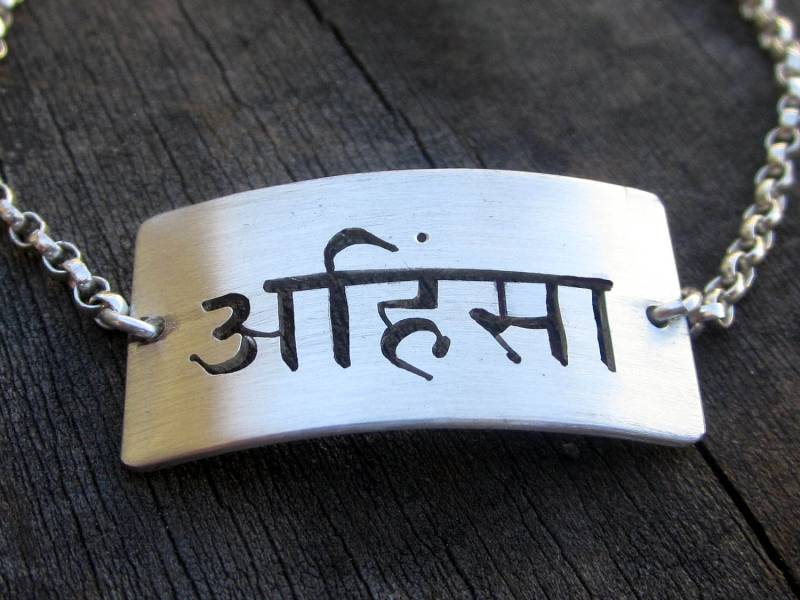 Ahimsa Handgeschnittenes Sanskrit Armband | Yoga Lifestyle Schmuck Von Donnaodesigns von donnaOdesigns