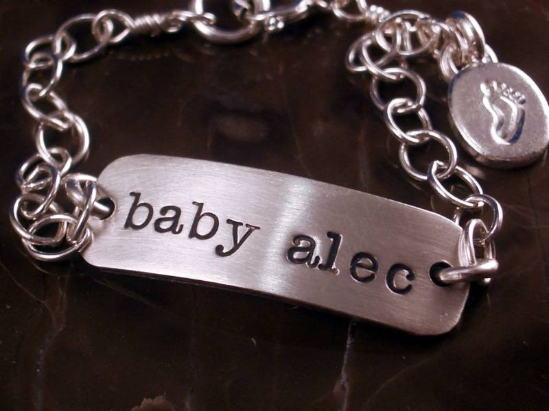 Ausverkauft. Benachrichtige Mich Per E-Mail, Wenn Der Artikel Wieder Verfügbar Ist. Baby Namensarmband/Von Donnaodesigns von donnaOdesigns