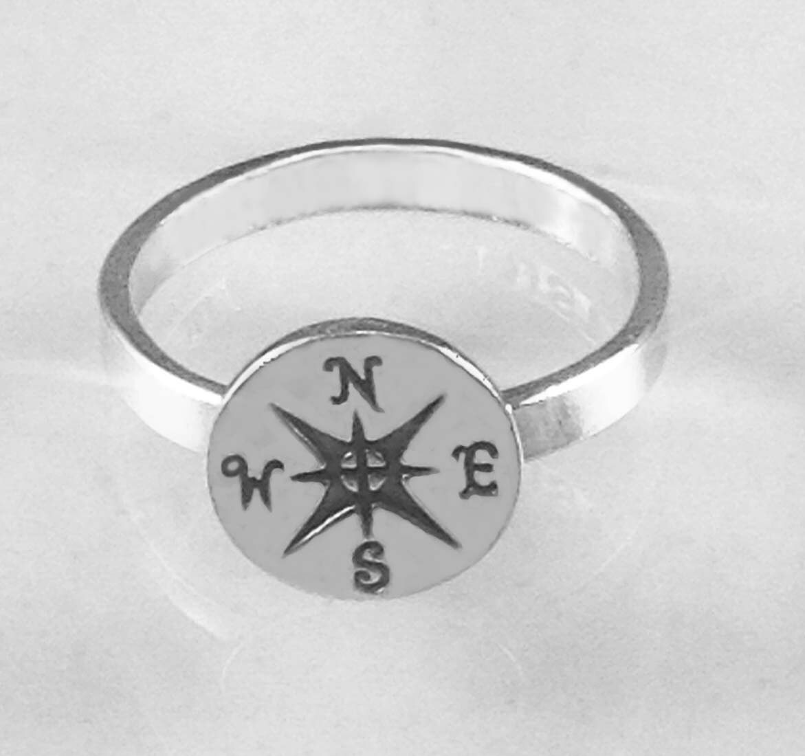 Ausverkauft. Benachrichtige Mich Per E-Mail, Wenn Der Artikel Wieder Verfügbar Ist. Kompass Ring Für Rtothes von donnaOdesigns