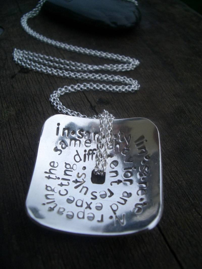 Ausverkauft. Erhalten Sie Eine E-Mail-Benachrichtigung, Wenn Es Wieder Verfügbar Ist. Achtsamkeitsgeschenk/Gedicht-Zitat-Anhänger-Schmuck von donnaOdesigns