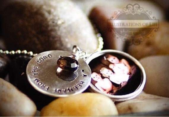 Hand Gestempelt Sterling Layered Medaillon Von Donnaodesigns von donnaOdesigns