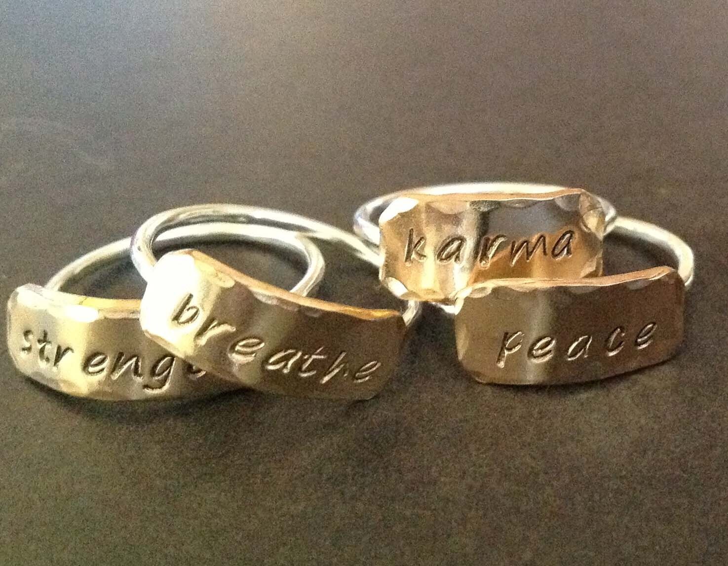 Wort Des Tages Handgestempelter Stapelring Von Donnaodesigns von donnaOdesigns