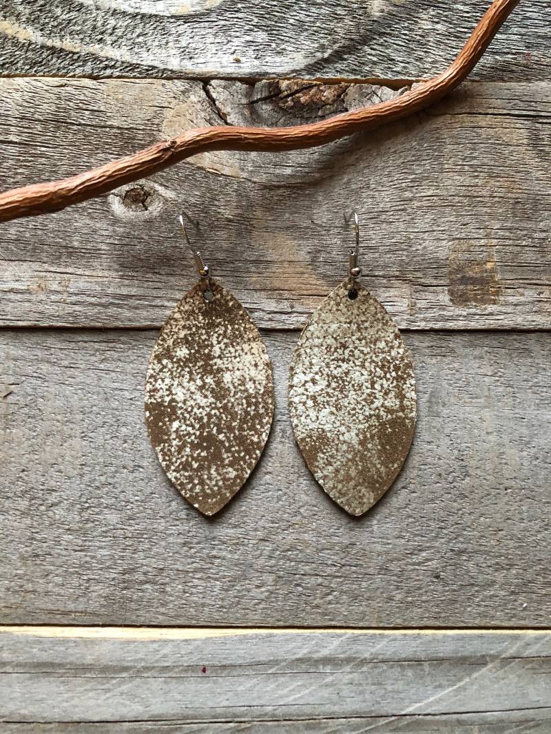 Braune Zuckerleder Ohrringe von doodleandluludesigns