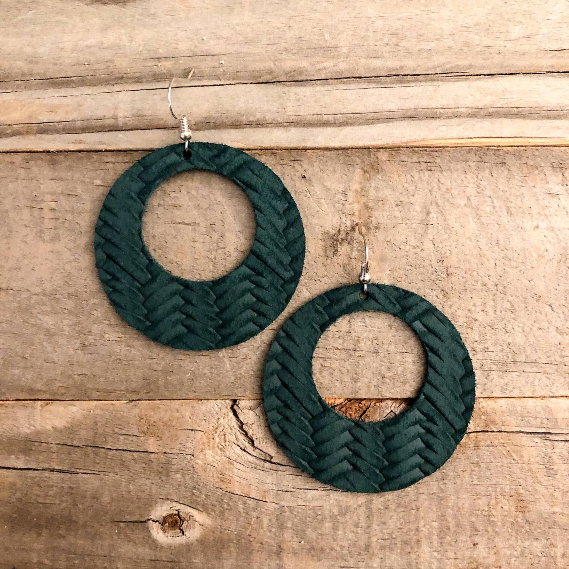 Hunter Green Fishtail Flechtleder Ohrringe von doodleandluludesigns