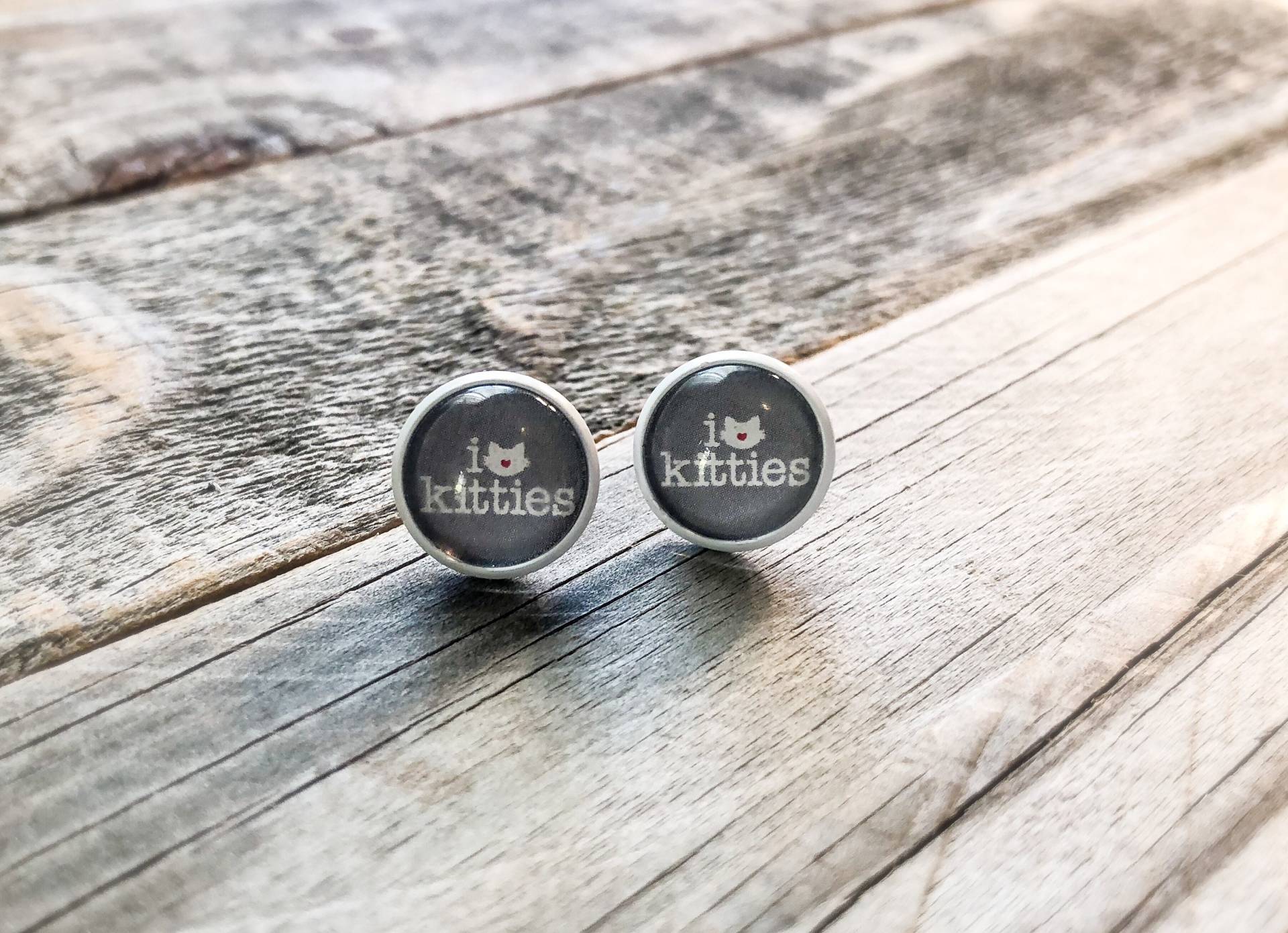 I Heart Kitties 12mm Ohrstecker von doodleandluludesigns