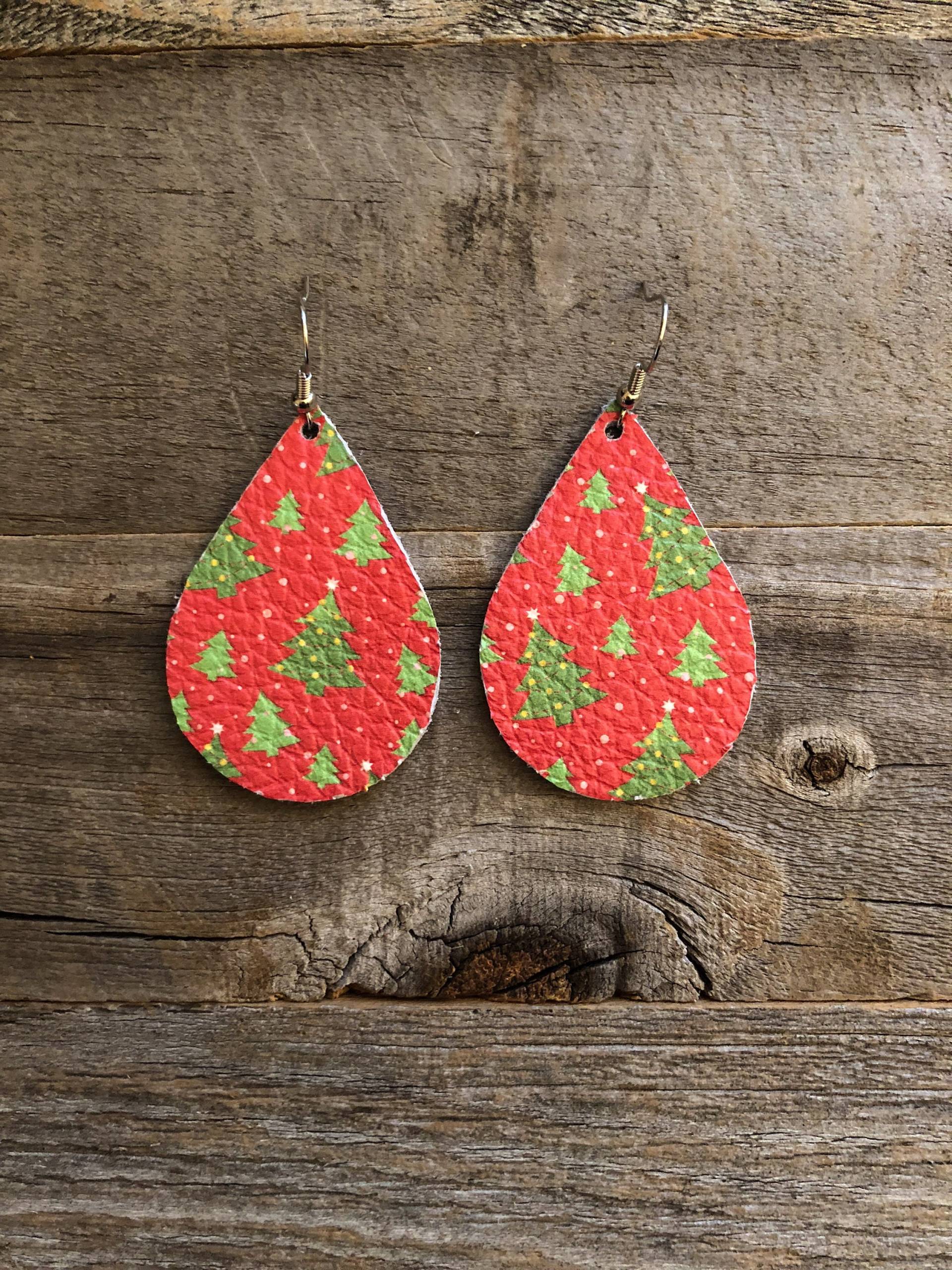 Oh Tannenbaum Leder Ohrringe von doodleandluludesigns