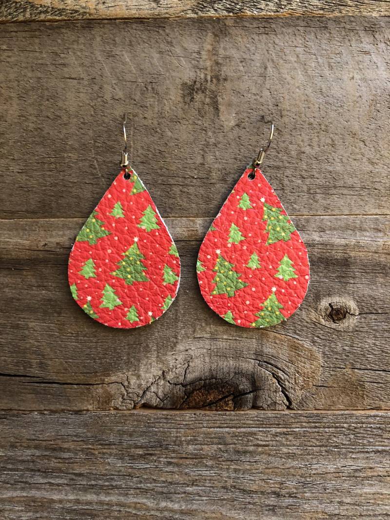 Oh Tannenbaum Leder Ohrringe von doodleandluludesigns
