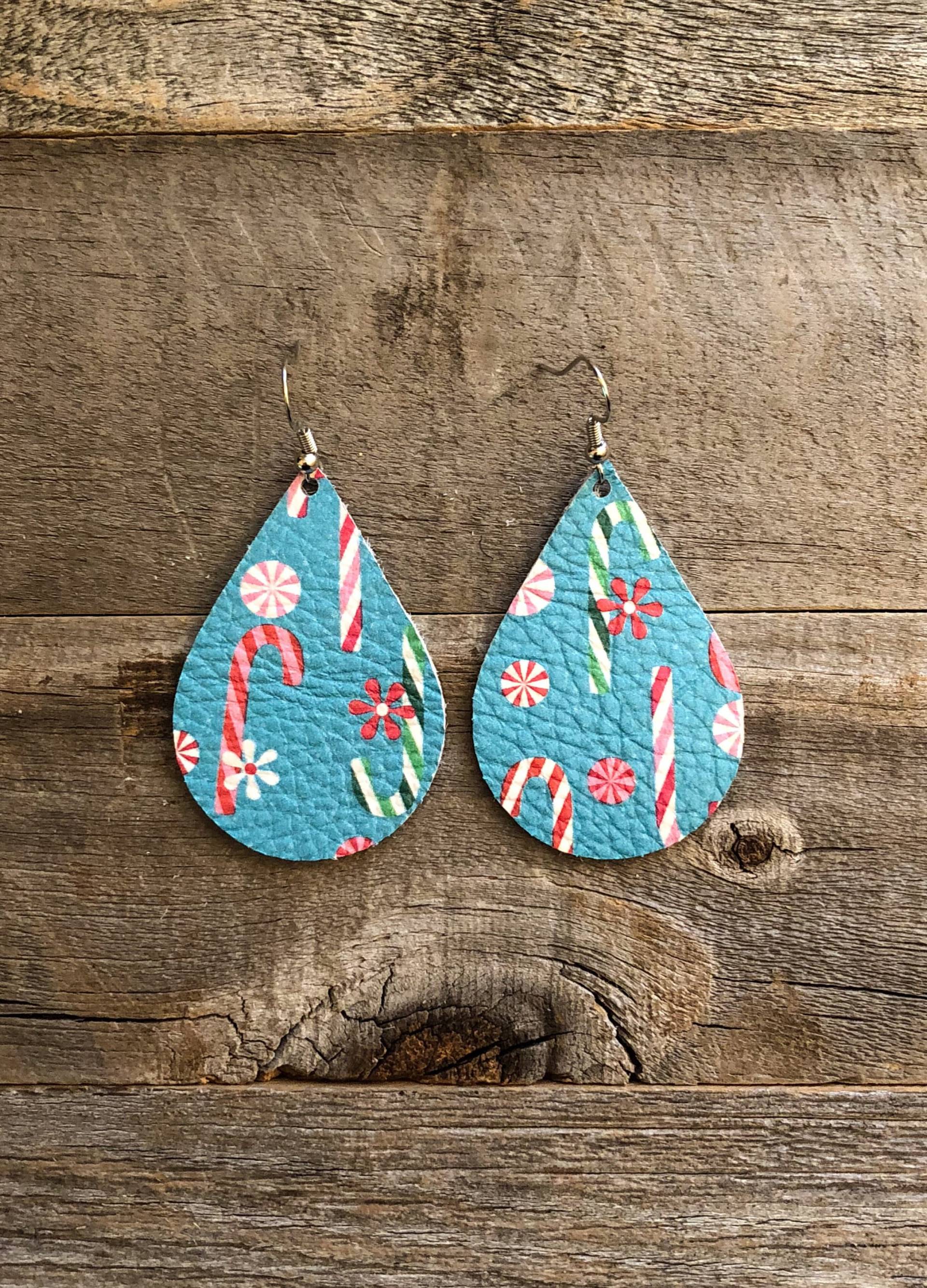 Peppermint Dreams Leder Ohrringe von doodleandluludesigns