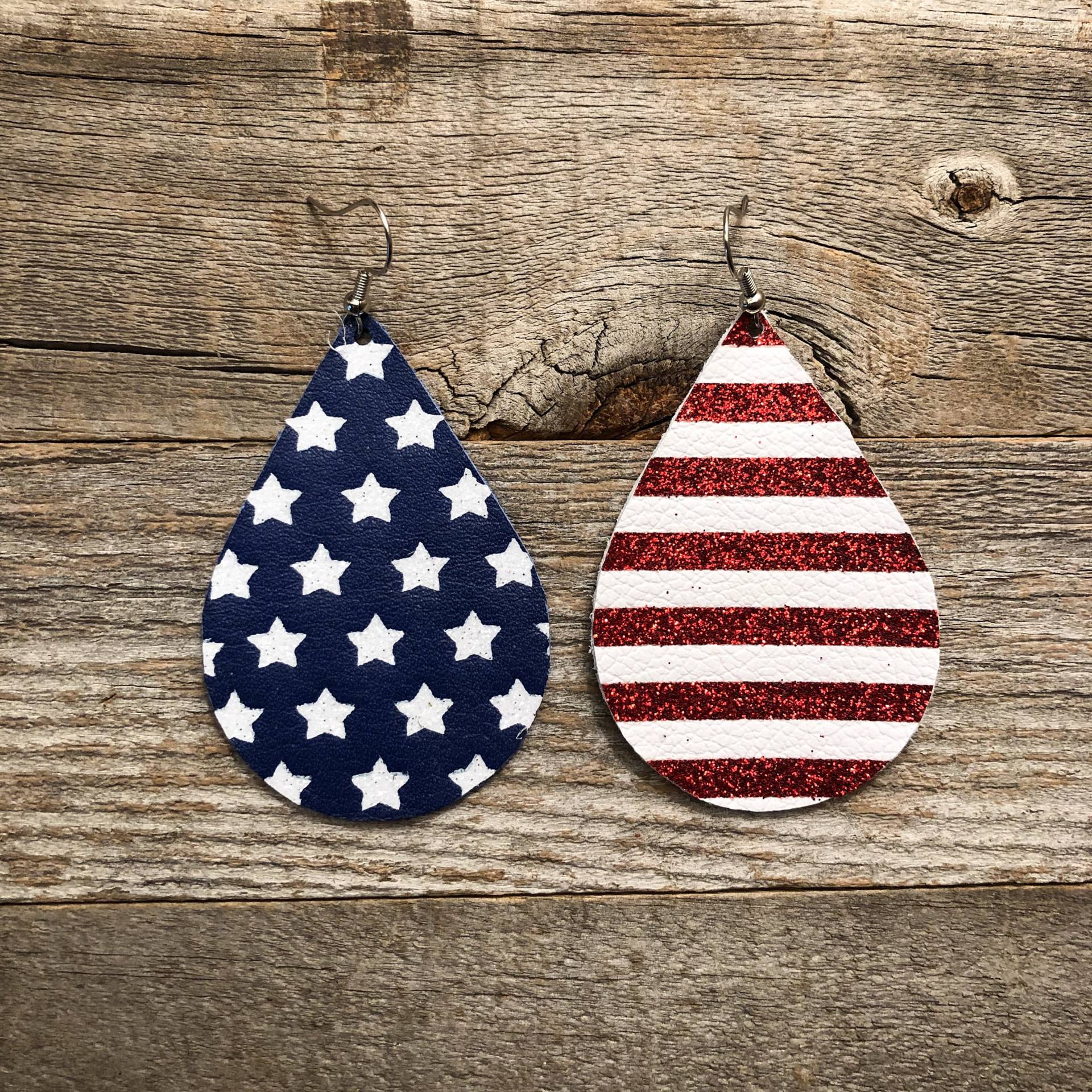 Sterne Und Streifen Tropfen Ohrringe von doodleandluludesigns