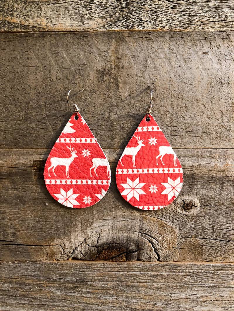Weihnachtspullover Leder Ohrringe von doodleandluludesigns