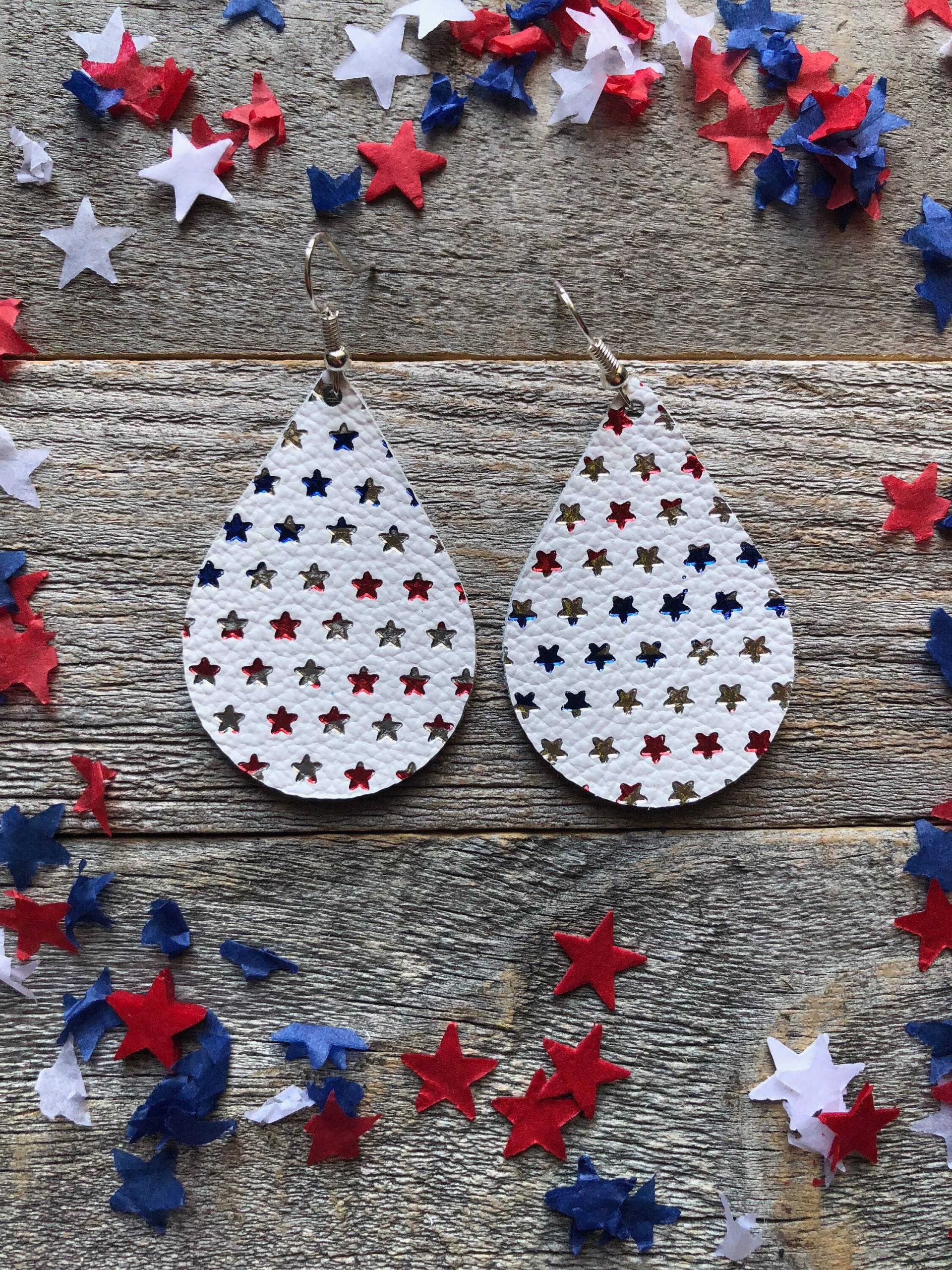 star-Spangled Teardrop von doodleandluludesigns