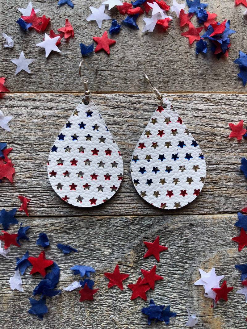 star-Spangled Teardrop von doodleandluludesigns