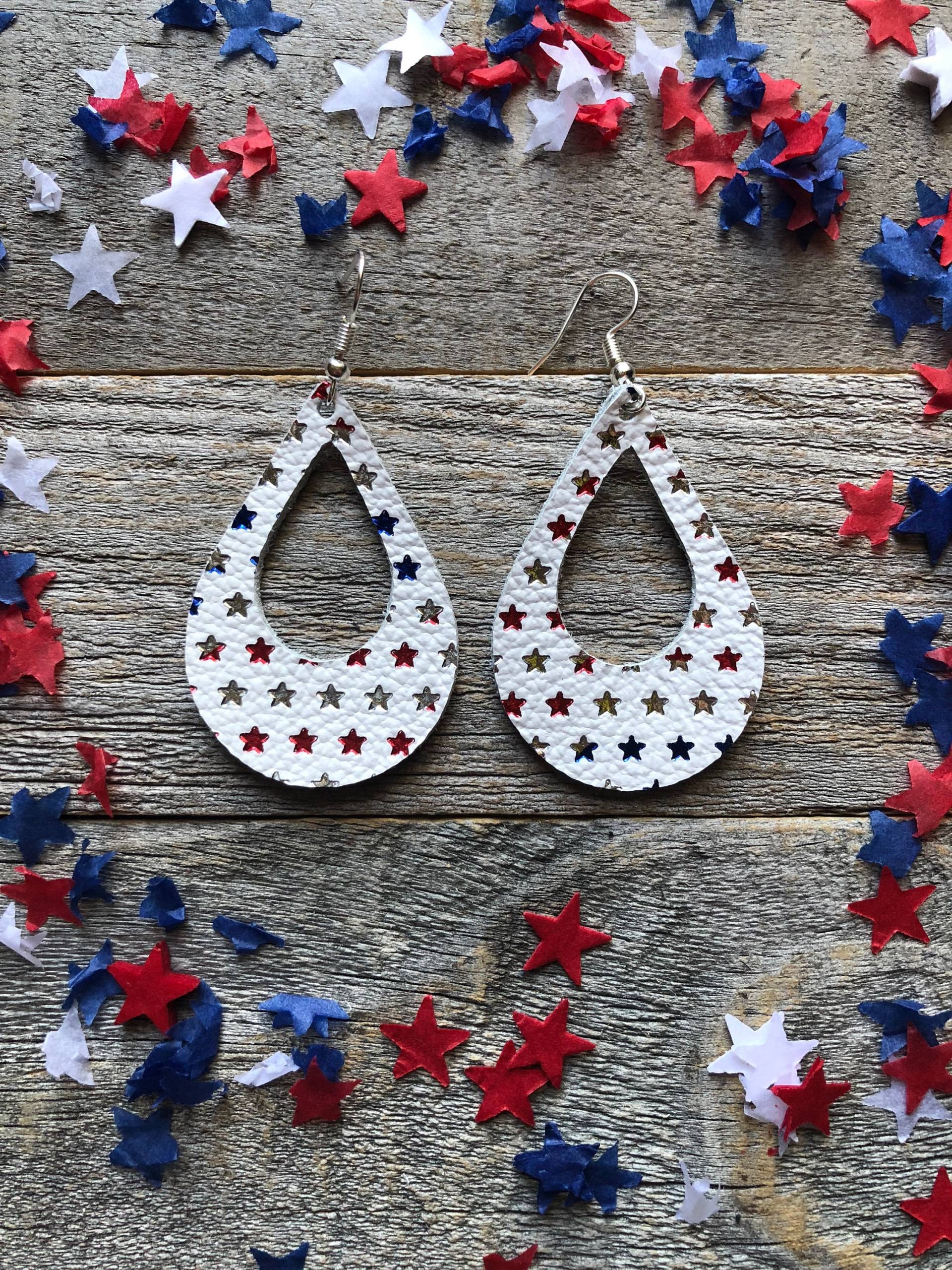 sternenbesetzter Tropfenförmiger Cut-Out von doodleandluludesigns