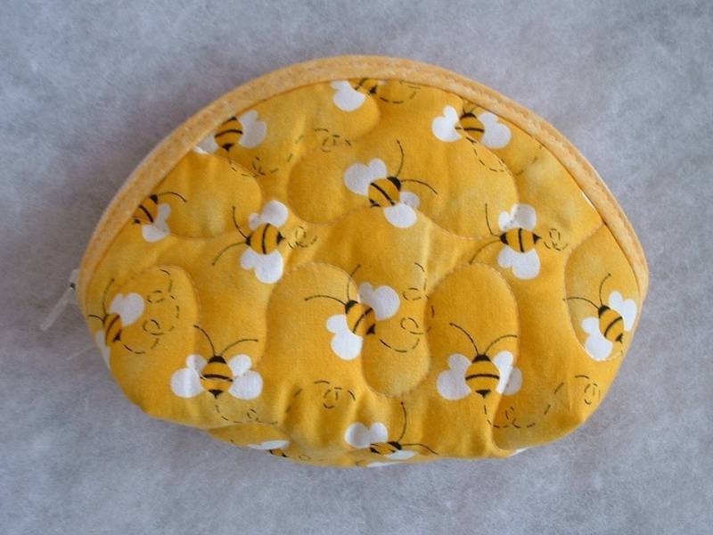 Bumblebees - Kleine Gesteppte Geldbörse von doodlebugdogs