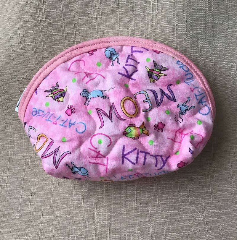Kleine Gesteppte Geldbörse - Meow Cat-I-Tude Pink von doodlebugdogs
