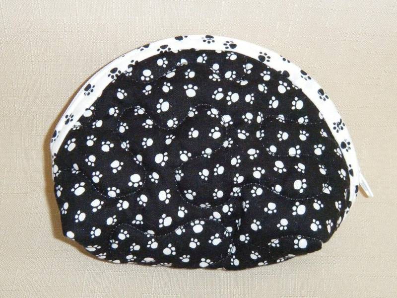 Kleine Gesteppte Geldbörse - Schwarz Mit Weißen Tatzen von doodlebugdogs