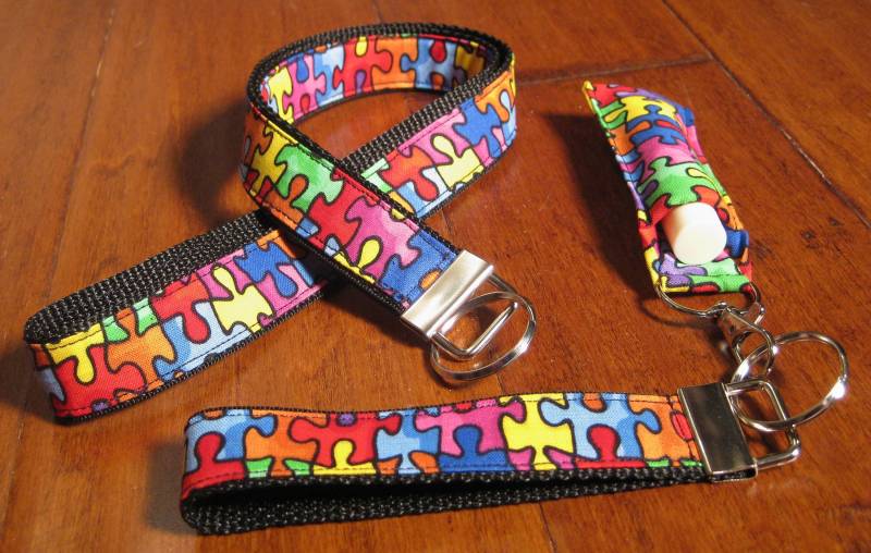 Autismus Bewusstsein Schlüsselband Regenbogen Puzzle Schlüsselanhänger von doodleheadz