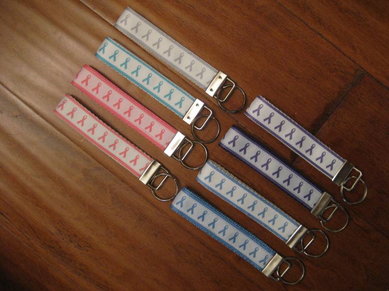 Cancer Awareness Ribbon Schlüsselband Ripsband Armband Schlüsselanhänger von doodleheadz