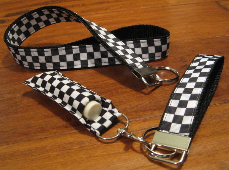 Checkered Flagge, Schlüsselband, Geschenk Für Rennwagen-Fans von doodleheadz