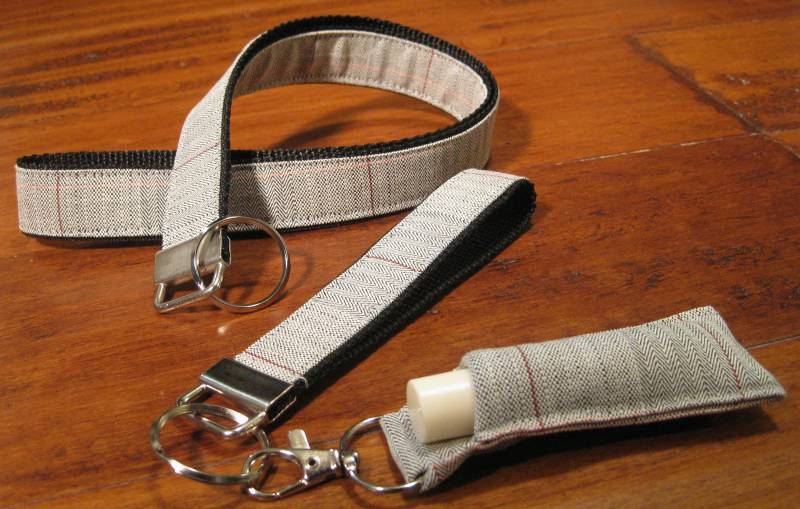 Glen Plaid Lanyard Set Stoff Schlüsselanhänger, Armband & Halter Für Lippenbalsam von doodleheadz