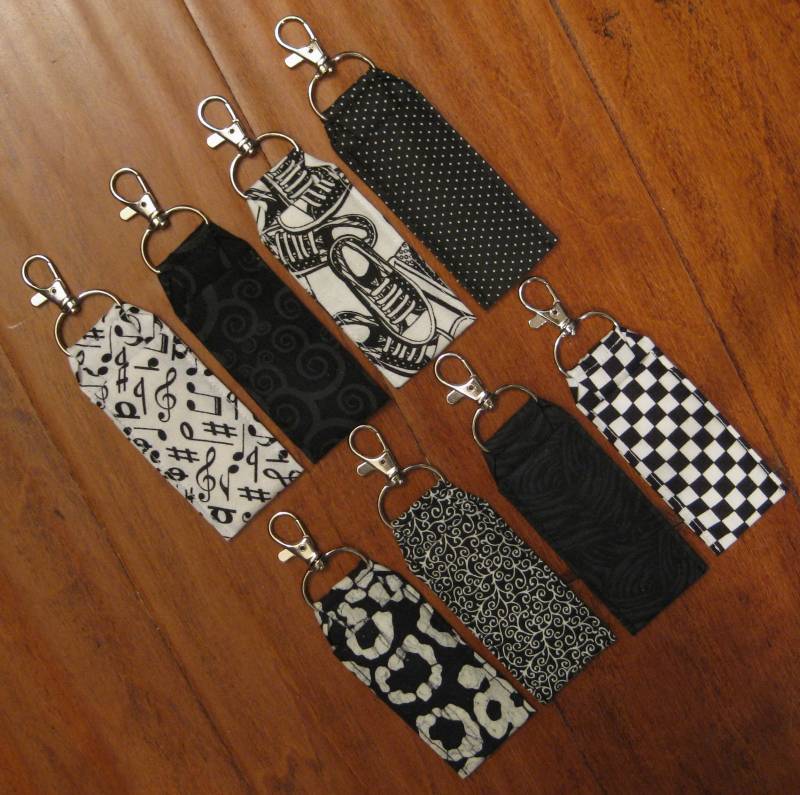 Handgenähter Stoff Lippenbalsam Halter Batik, Kariert, Floral von doodleheadz