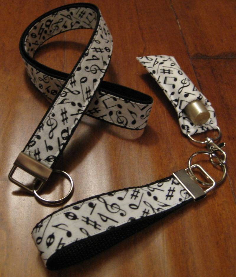 Music Note Lanyard Handgemachter Ausweishalter Aus Baumwolle von doodleheadz