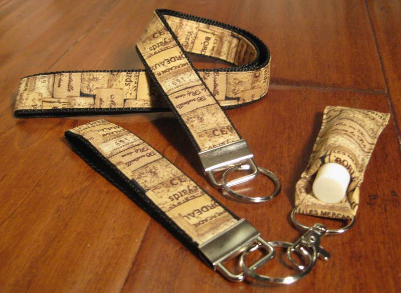 Weinkorken Schlüsselband Handgemachter Schlüsselanhänger, Geschenk Für Weinliebhaber von doodleheadz