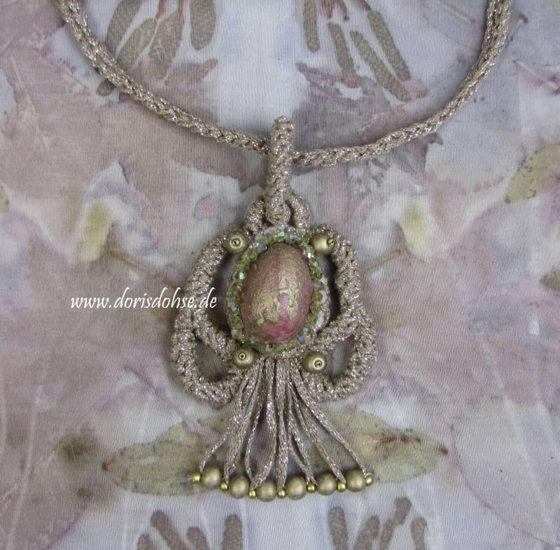 Aparte Kette Mit Bemalten Und Facetierten Perlen Goldene Textil Zeitgenössisch Bohemian Style Aparte Kette Mit Bemalten Und Facetierten Perlen Goldene Textil Zeitgenössisch Bohemian Style von dorisdARTcrochet