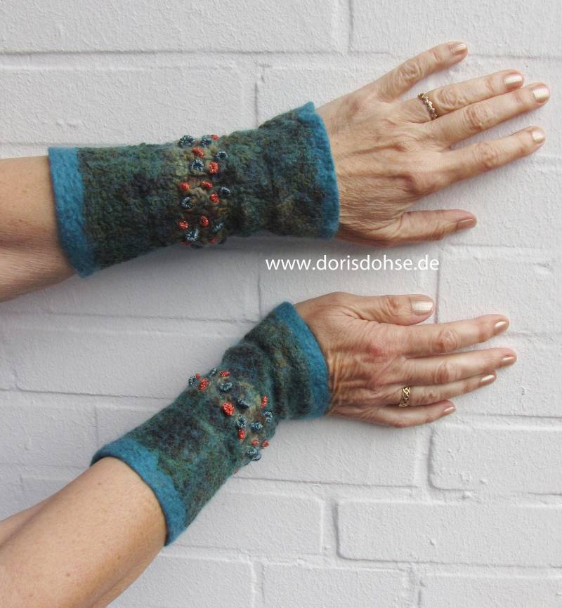 Nuno Filz Stulpen Kunstvoll Unikat Einzigartig Zeitgenössisch Puls Wärmer Dekorativ Mit Esprit Perfektes Geschenk Woodland Fantasie Ooak von dorisdARTcrochet