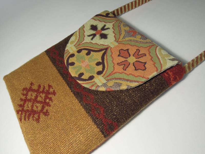 Messenger Bag/Westerntasche Teppichtasche, Handgefertigt Aus Strapazierfähigen Polsterstoffen Mit Einzigartigen Bunten Mustern, Gestreiftem Gurt von doritberger