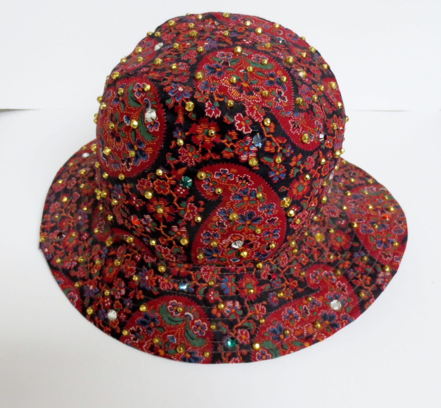 Vintage 1980Er Jahre Adolfo Realites Paisley Strass Baumwolle Canvas Fisherman Style Mütze - Bucket Hat Vintage 1980Er Jahre Adolfo Realites Paisley Strass Baumwolle Canvas Fisherman Style Mütze - Bucket Hat von dormousevintage