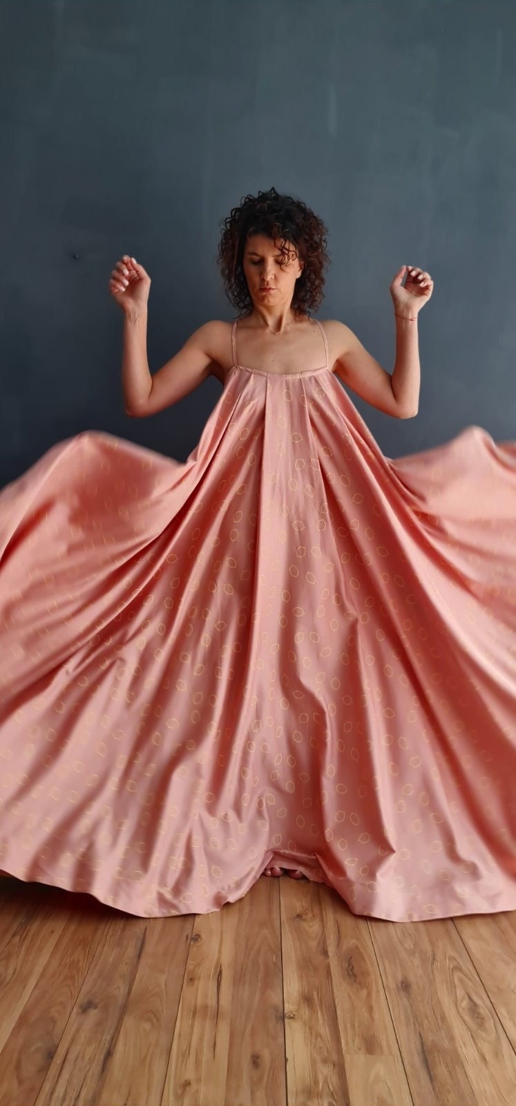 Frauen Maxi-Sommerkleid, Bodenlanges Maxikleid, Baumwoll-Seide-Maxikleid, Riemchen-Maxikleid, Riemchen-Sommerkleid, Muster-Sommerkleid von doroteyya