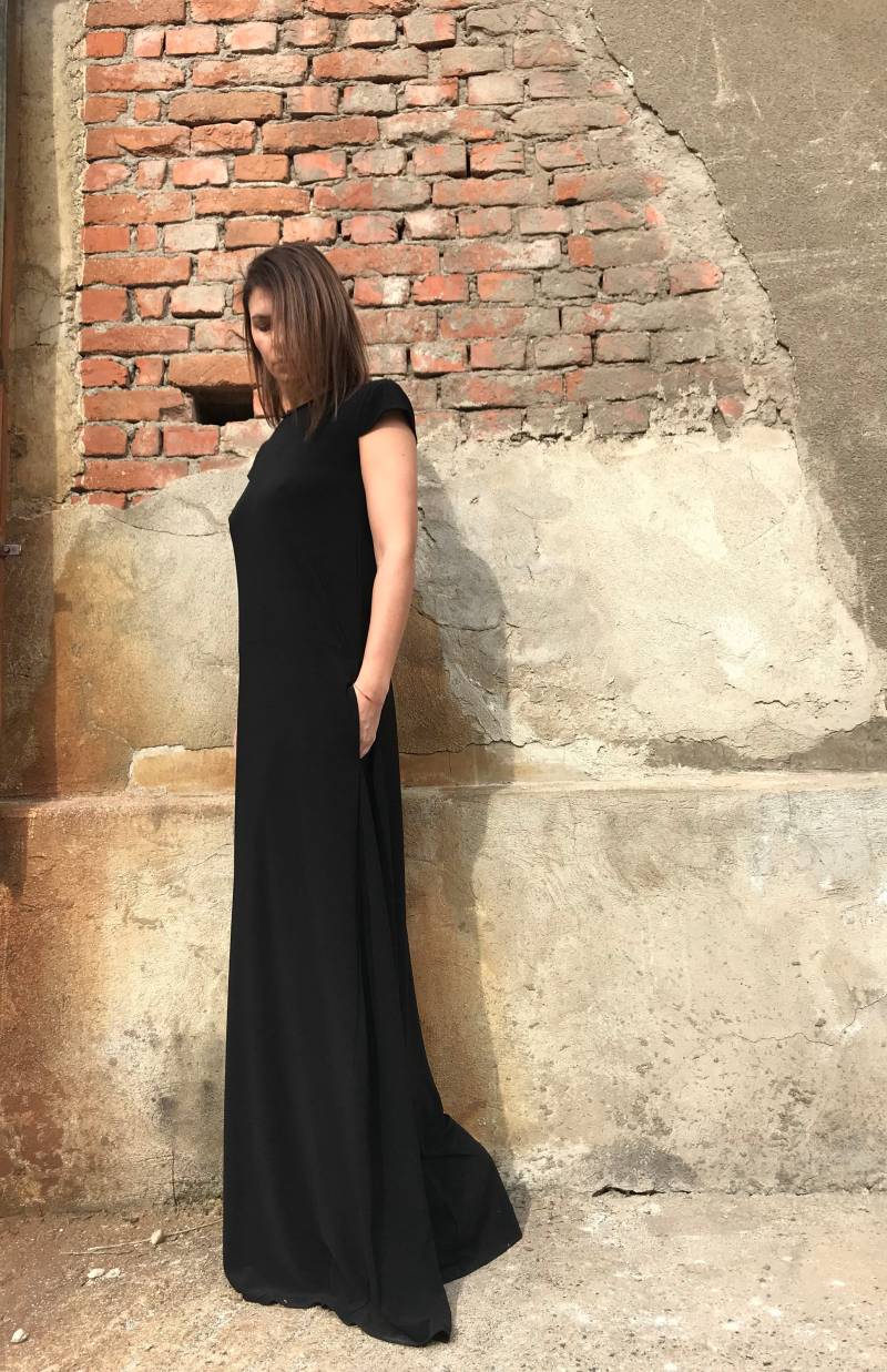 Frauen Schwarzes Kleid, Langes Lässiges Kleid Mit Offenem Rücken, A-Linie Lockeres Kurzen Ärmeln von doroteyya