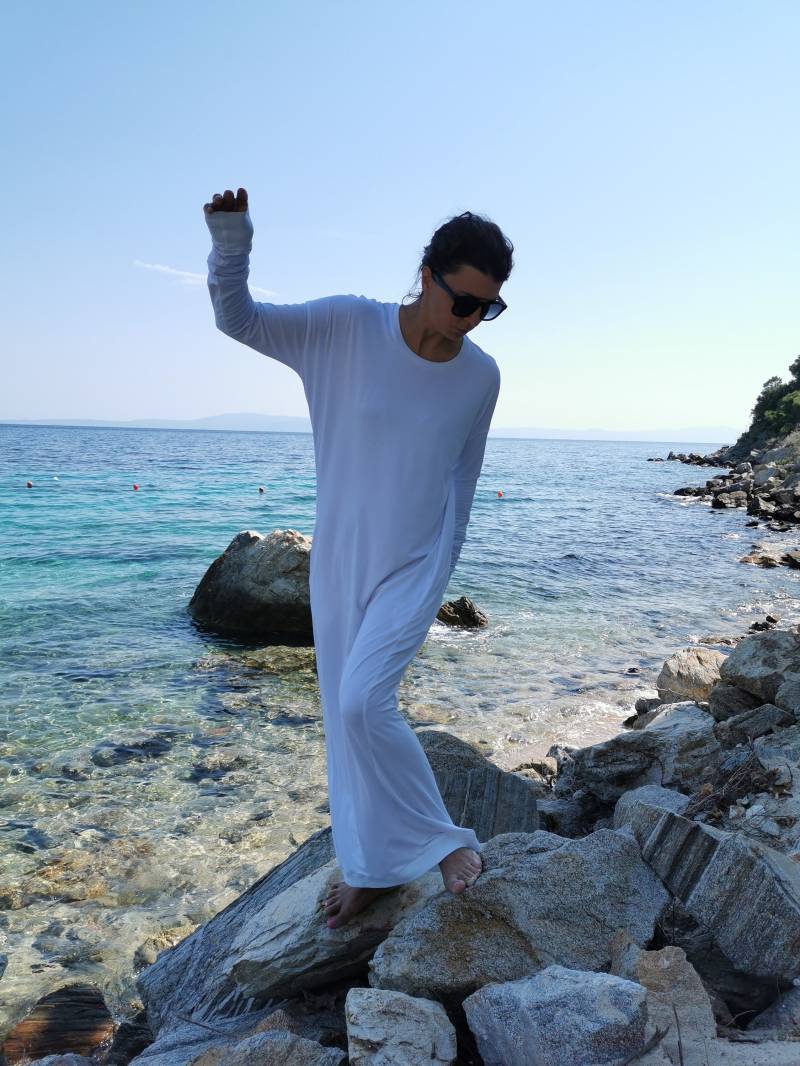 Langes Weißes Maxikleid, Maxikleid Mit Langen Ärmeln, Lockeres Langes Pulloverkleid, Maxikaftankleid, Weiß von doroteyya