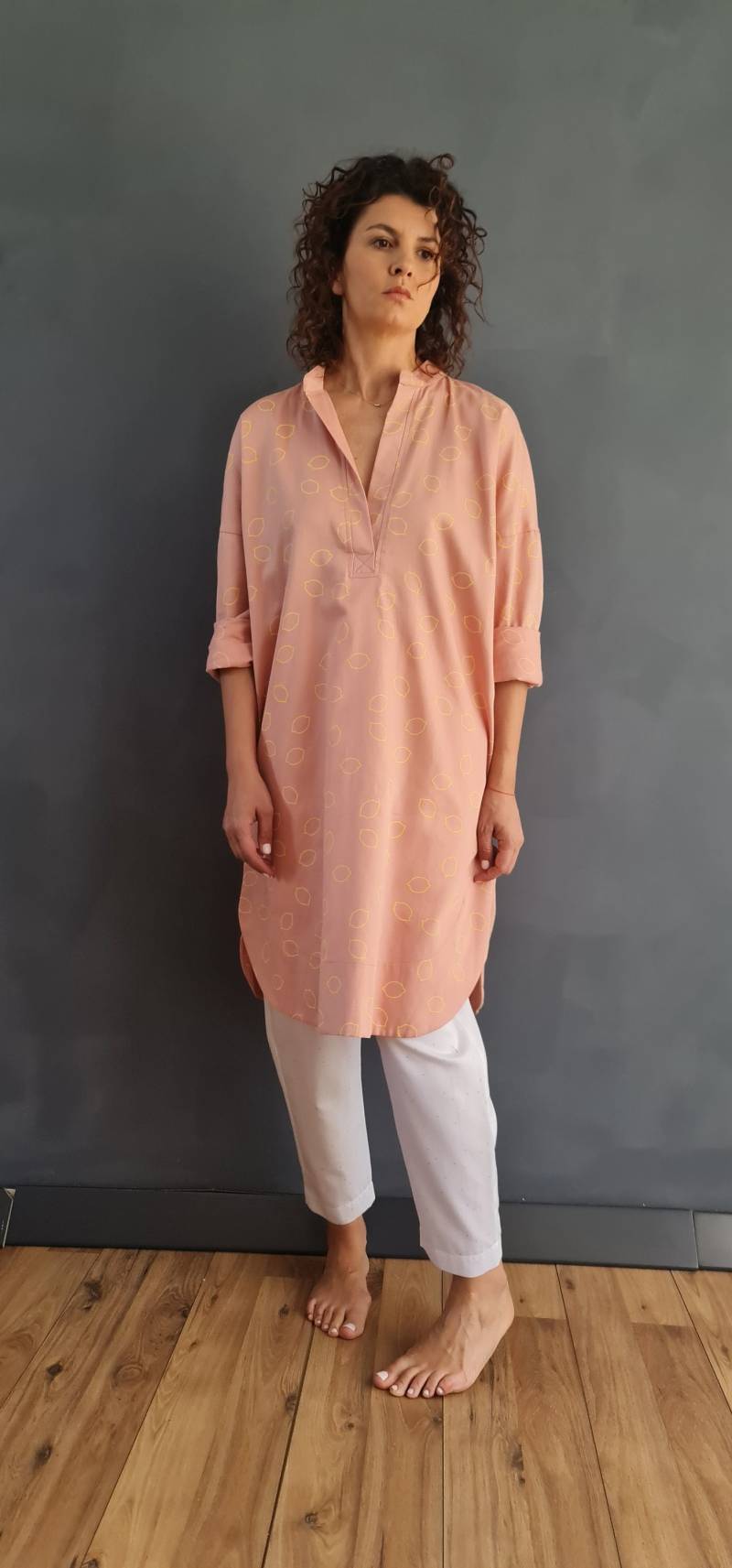 Pfirsich Tunika Kleid, Lockere Baumwolle Tunika, Übergroße Frauen Maxi Kaftan Zitrone Detail Kleid von doroteyya