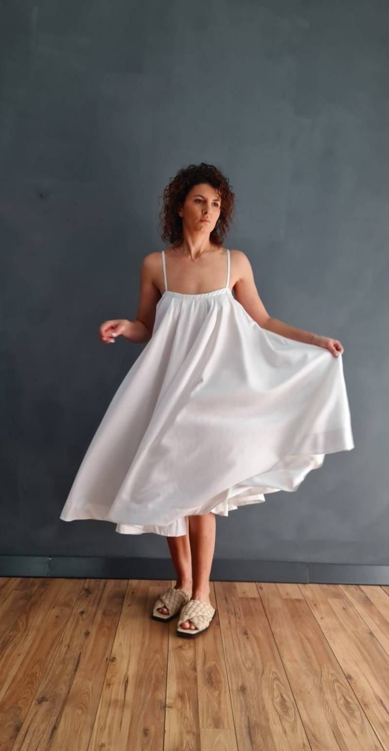 Weißes Maxikleid, Midi-Maxikleid, Midi-Sommerkleid, Midi-Riemchenkleid, Volles Midikleid, Frauen-Trägerkleid, Weißes Boho-Kleid, Kleid von doroteyya