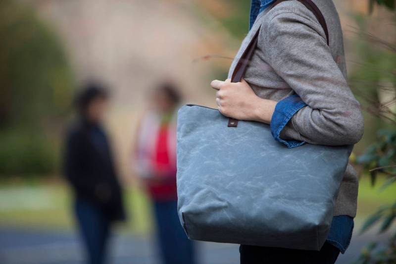Gewachschte Canvas Unisex Tragetasche Mit Lederriemen - Große Tragetasche, Schultertasche Handarbeit Grau Versandkostenfrei von dorydesigns