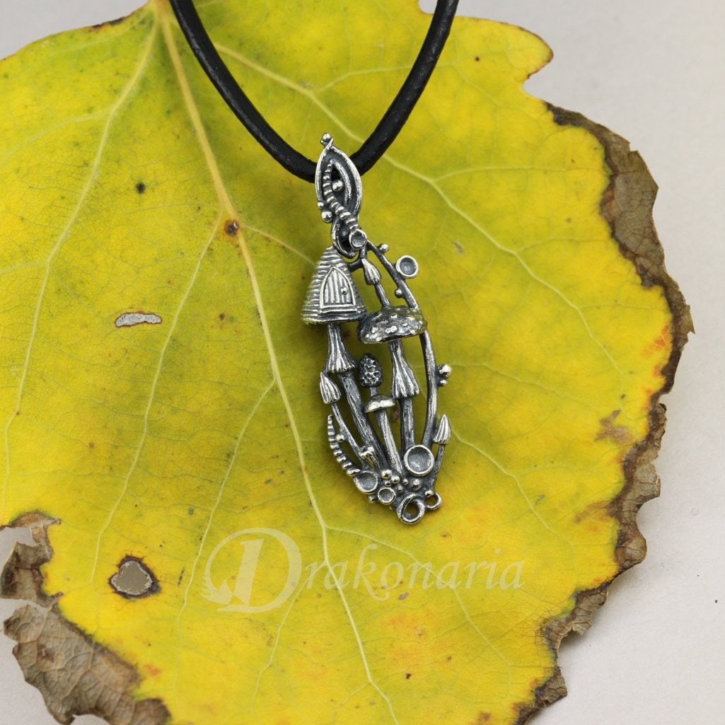 Pilzmagie - Silberpilzanhänger, Miniaturpilze, Feentür, Fliegenpilzanhänger, Silberflechten, Botanisch von drakonaria