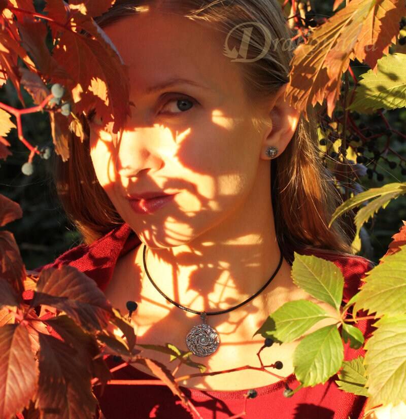 Spirale Des Lebens - Wald Anhänger Aus Sterlingsilber Und Labradorit, Eichenlaub, Äste Eicheln, Druidenanhänger, Spirituelles Symbol, Kosmos Spirale Des Lebens - Wald Anhänger Aus Sterlingsilber Und Labradorit, Eichenlaub, Äste Eicheln, Druidenanhänger, Spirituelles Symbol, Kosmos von drakonaria