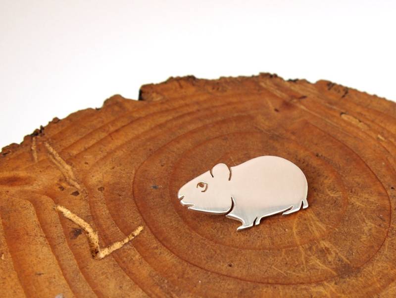 Handgemachte Silber Meerschweinchen Brosche Brosche von drawadreamjewelry