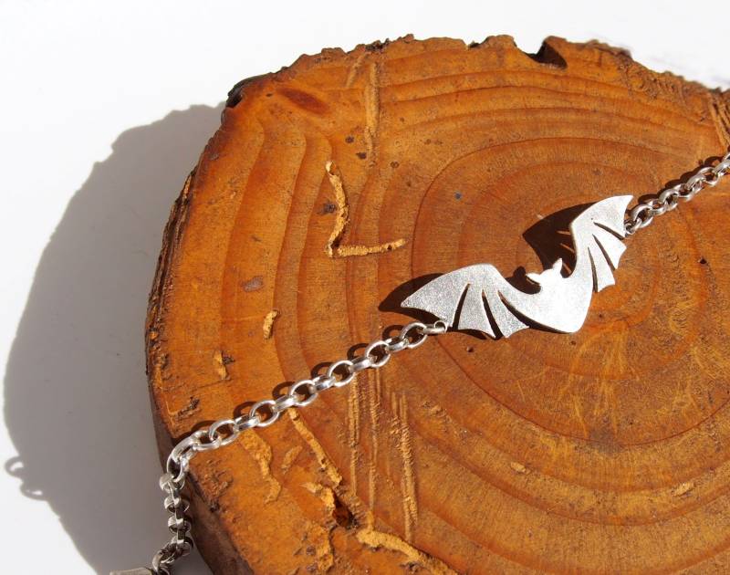 Handgemachtes Sterling Silber Fledermaus Armband Gothic Halloween Schmuck von drawadreamjewelry