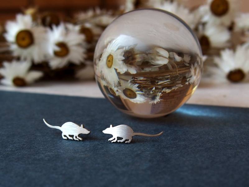 Sterling Silber Ohrstecker Ratte Handgemachter Sternzeichen Schmuck von drawadreamjewelry