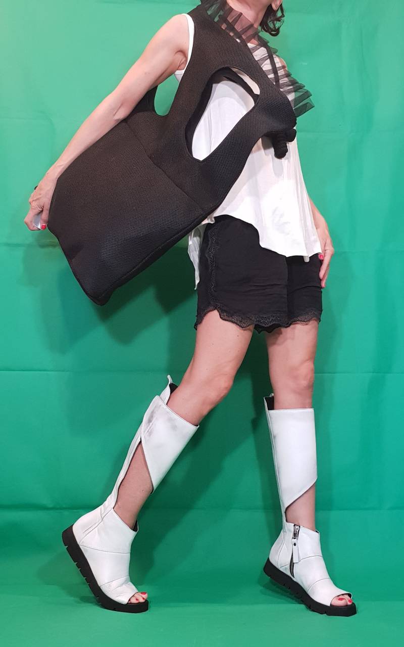 Extravagante Schwarze Rucksacktasche, Lässige Rucksack, Schultertasche, Oversize-Rucksack, Handgemachte Beuteltasche, Moderne Tasche, Avantgarde von dreSSShoescode