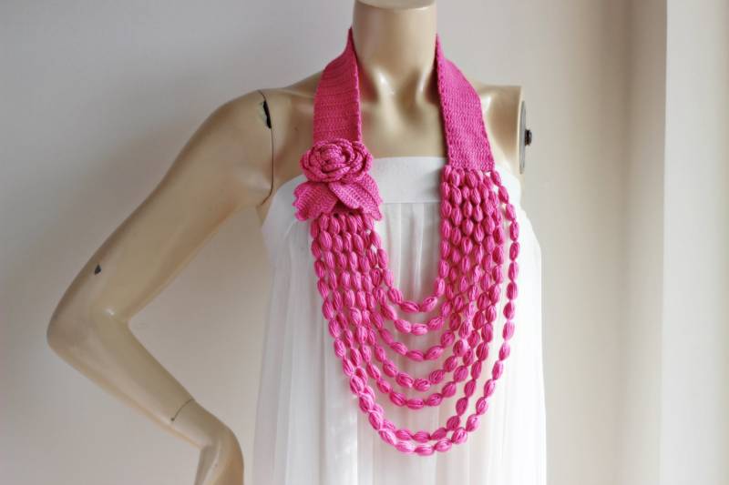 Fuchsia Rose Halskette- Häkelkette - Schmuckschal Handgemachter Loop Schal Baumwolle Frühling Halskette Häkelschmuck Layering von dreamhouse1