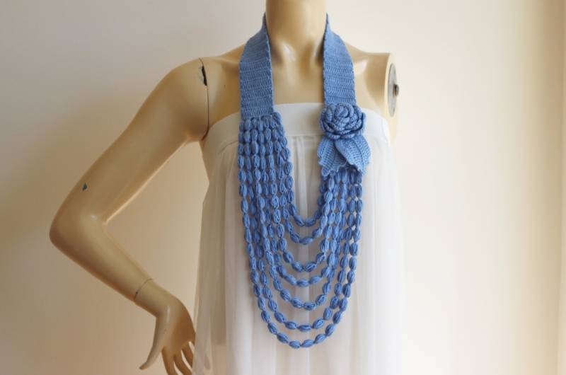 Gehäkelte Halskette-Periwinkle Blau Halskette- Rosa Häkel Halskette - Schmuck Schal -Handgefertigter Loop Baumwolle Frühling Halskette von dreamhouse1