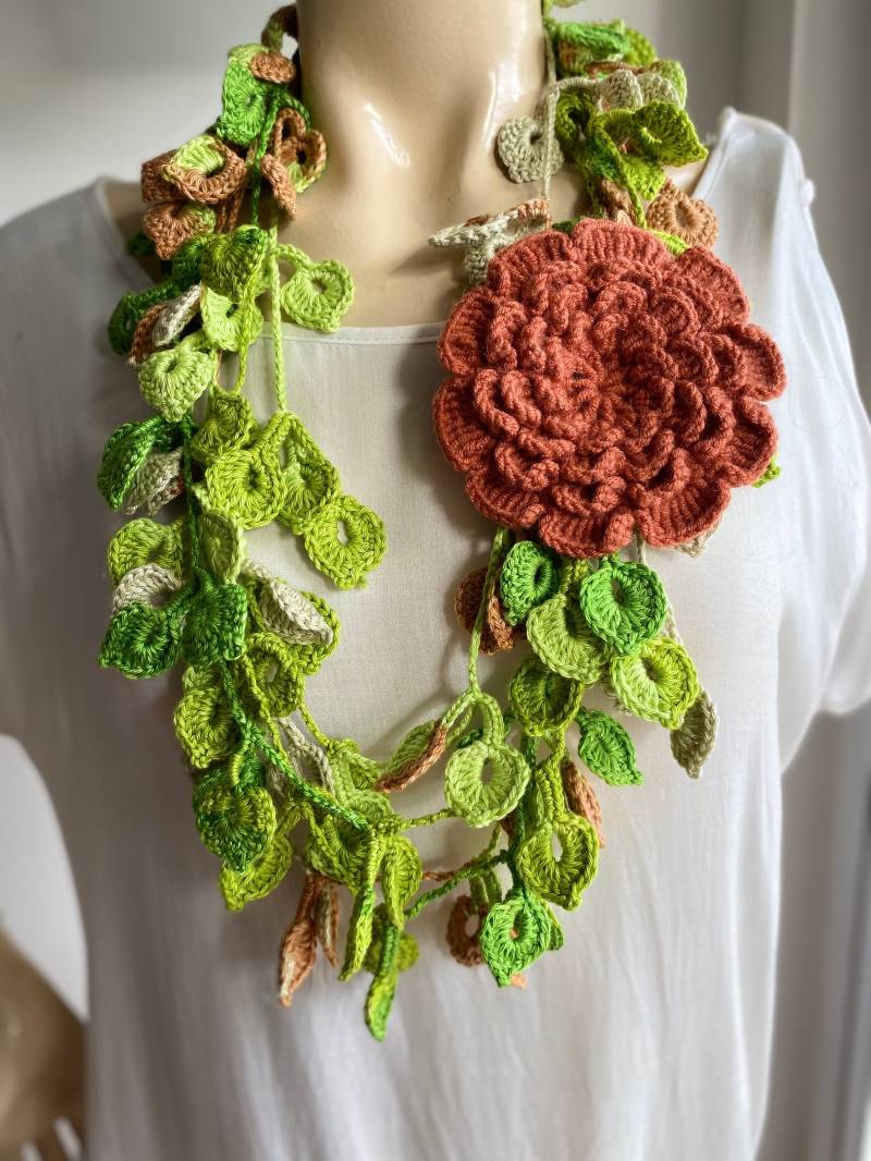 Grüner Häkelschal-Blätter Halstuch-Multicolor Lariat Schal-Halskette Schal-Shades Of Green Schal-Vegan Schal-2 Teilig von dreamhouse1