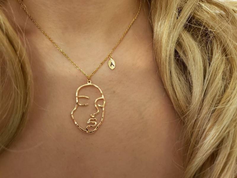 18 K Gold Big Face Halskette, Abstraktes Gesicht Anhänger Ausgefallene Erste Blatt Layering Brautjungfer Geschenk, Geschätztes Geschenk 18 K Gold Big Face Halskette, Abstraktes Gesicht Anhänger Ausgefallene Erste Blatt Layering Brautjungfer Geschenk, Geschätztes Geschenk von dua770