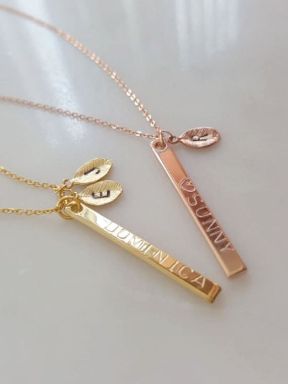 Personalisierte Vertikale Bar Halskette, Initial Blatt Name Minimalist Hand Gestempelt Brautjungfer Geschenk von dua770