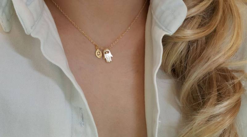 Zarte Zierliche Hamsa Hand Halskette, Halsketten, Layering Winzige Brautjungfer Geschenk, Geschätztes Geschenk von dua770